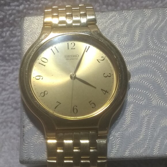 Seiko Quartz Watch V701-6K69 Thin All Gold Bracelet Men New Bat Clear Great !!! - Picture 1 of 13